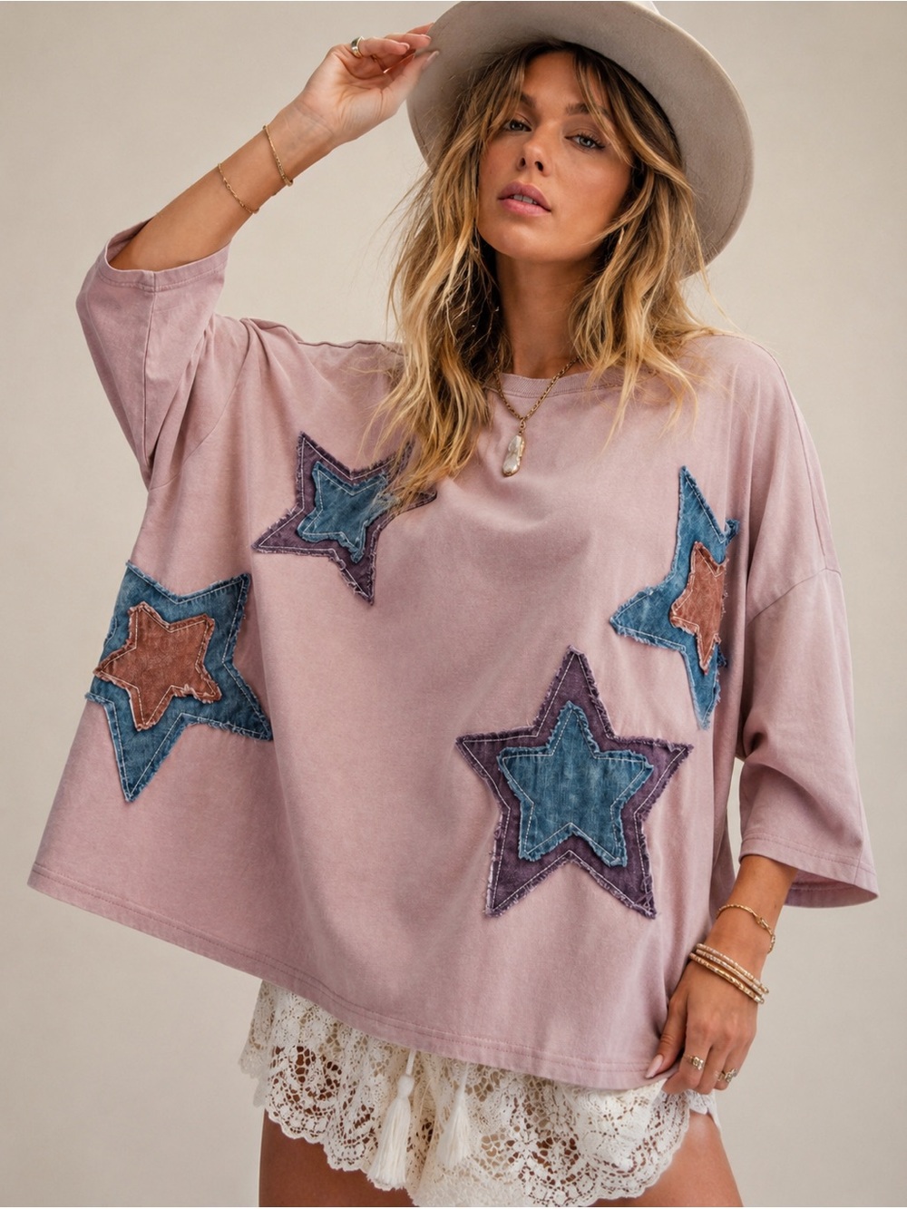 #276 🌸 New! Oversized Star Appliqué  Top